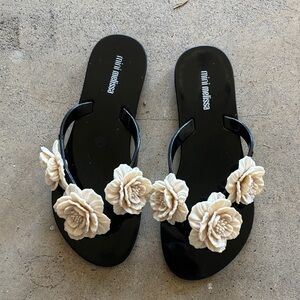 Mini Melissa Girl’s Harmonic Springtime Sandals in Black & Beige